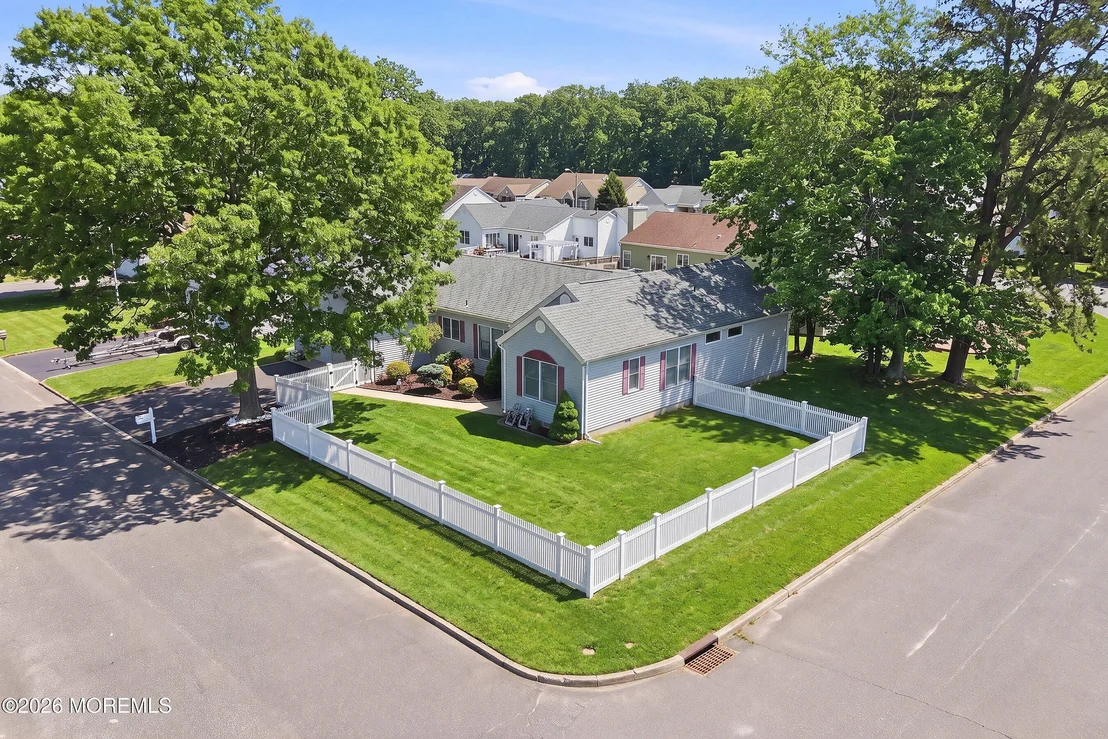 Photo of 101 Foxwood Lane