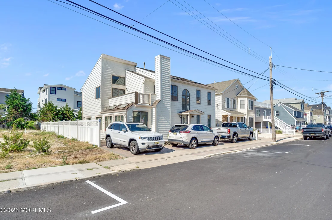 Photo of 3 7th Avenue