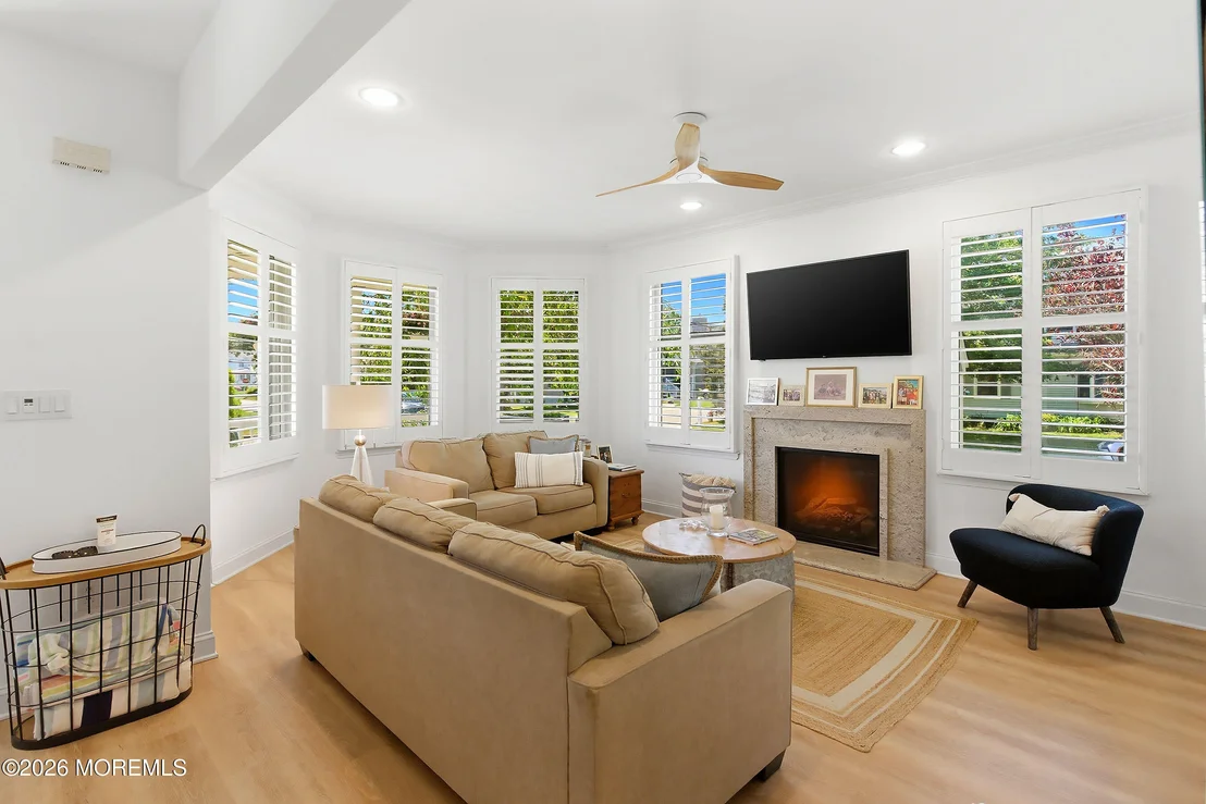 Photo of 384 Pine Avenue