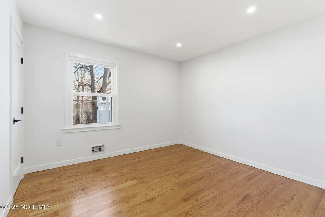 Photo of 52 Pomona Boulevard
