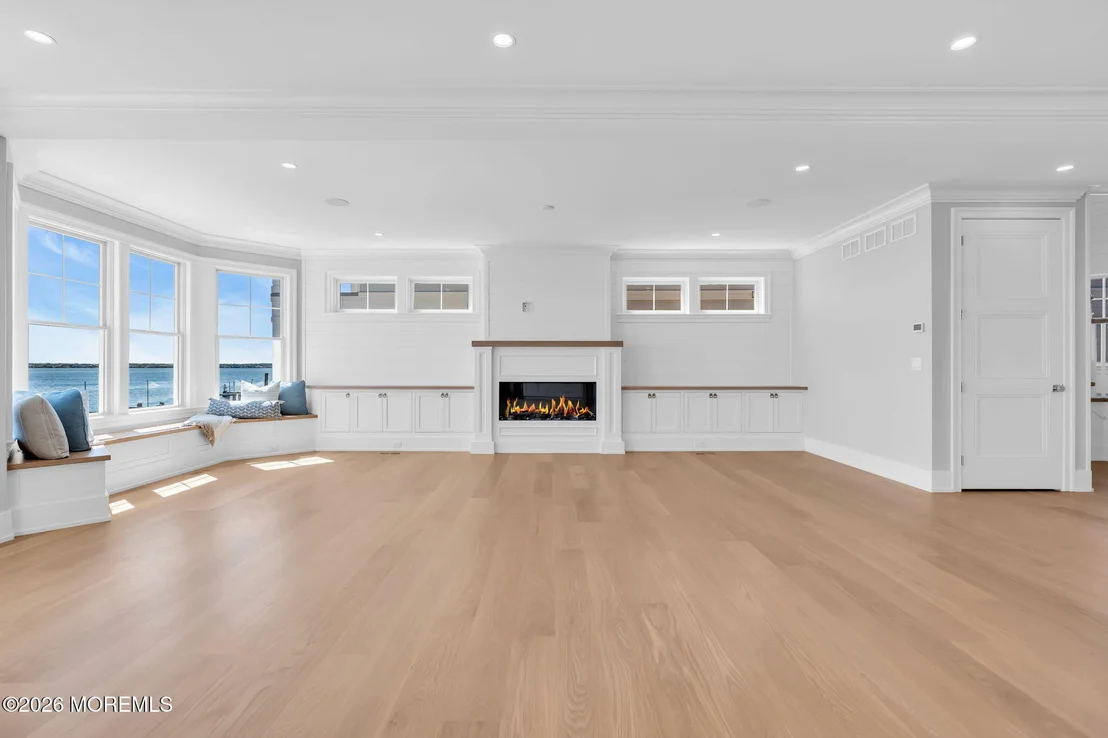 Photo of 153 Pershing Boulevard