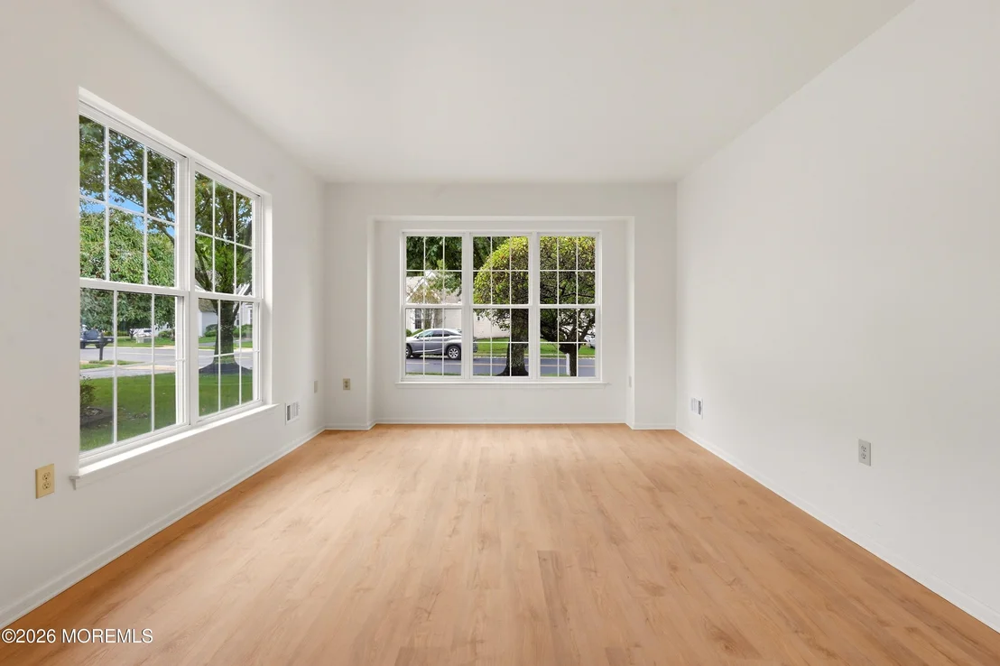 Photo of 33 Valley Stream Place