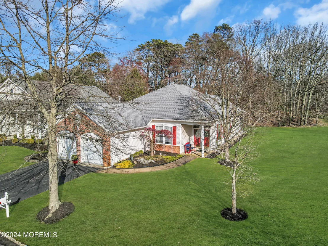 Photo of 2584 Collier Road