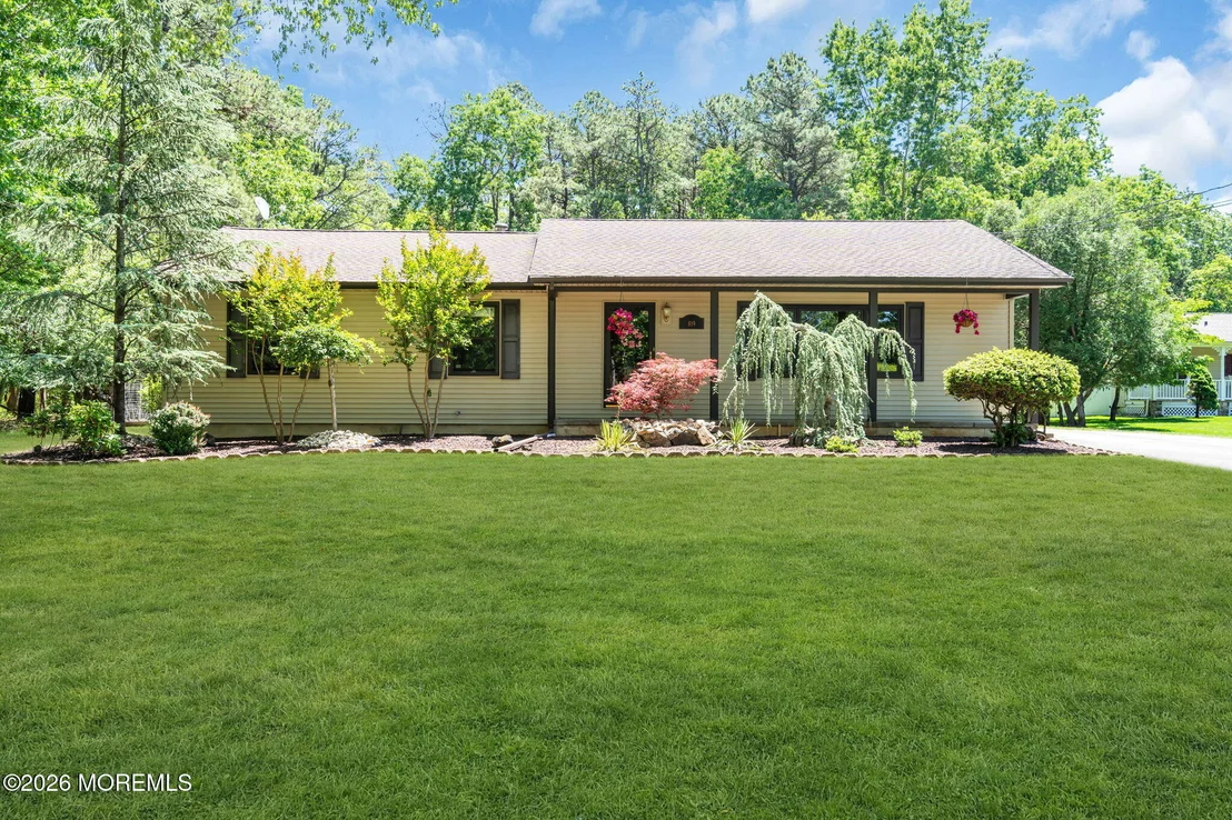 Photo of 819 Harmony Road