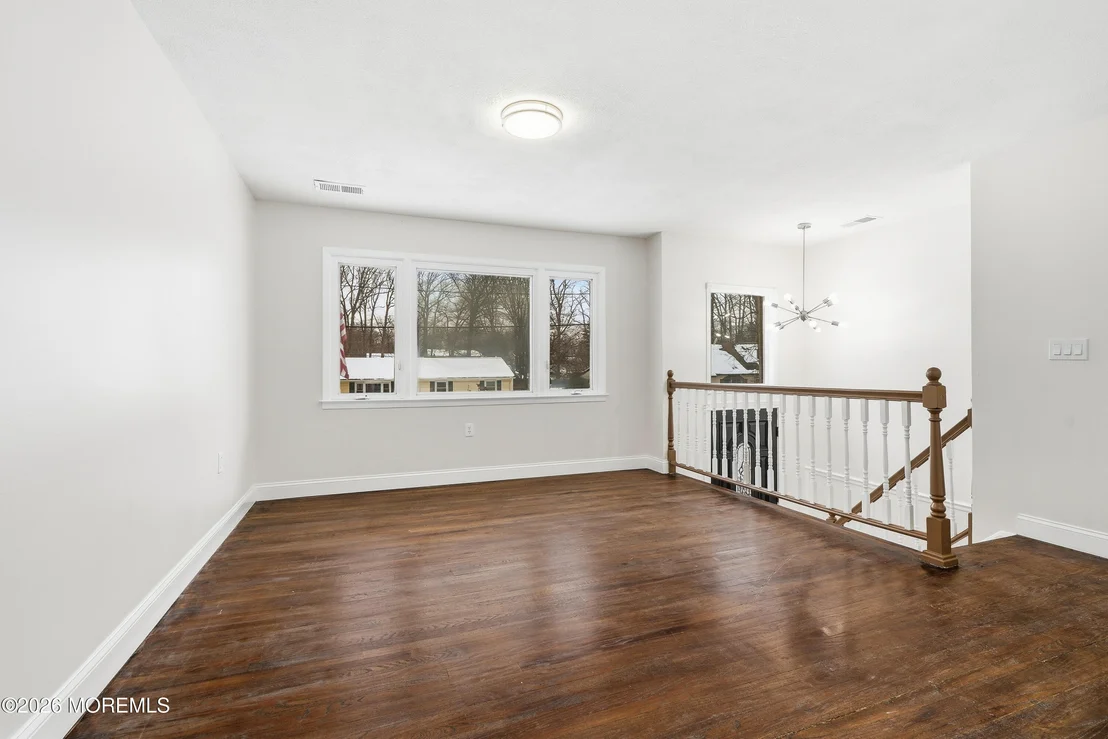 Photo of 16 Crest Road