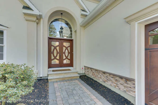 Photo of 2567 River Road