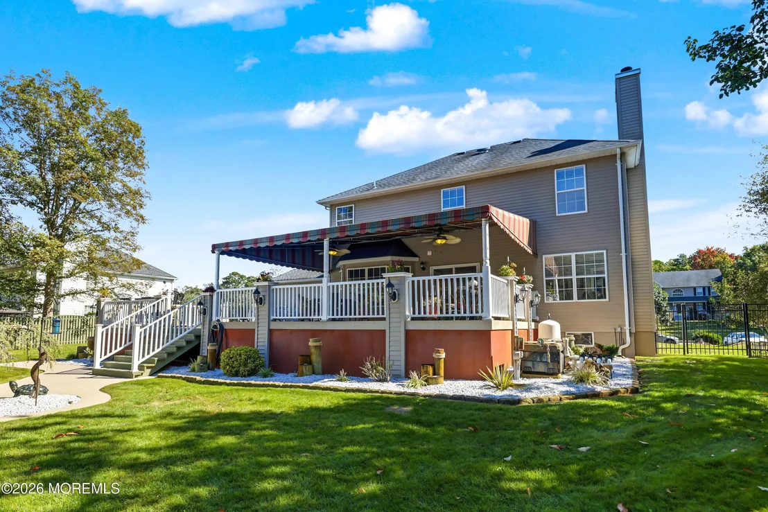 Photo of 611 Winterberry Boulevard