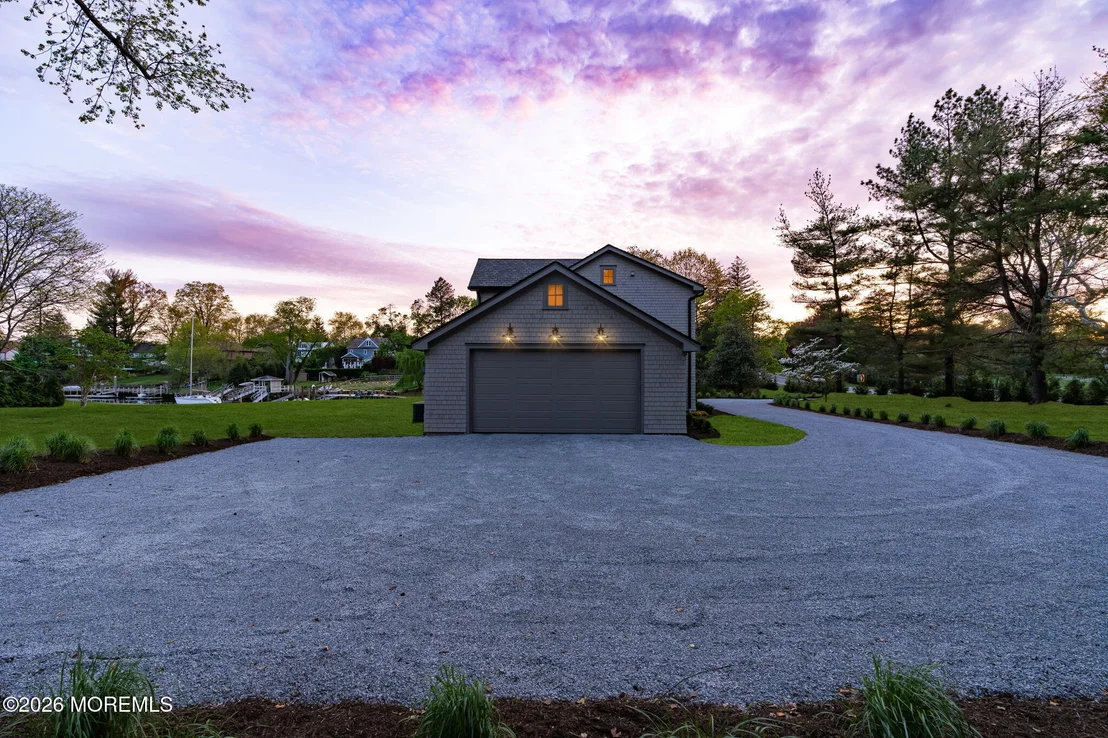Photo of 181 Rumson Road