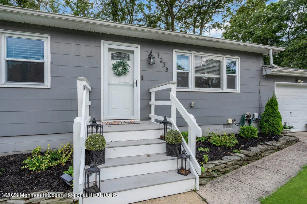 Photo of 1233 Clearview Street