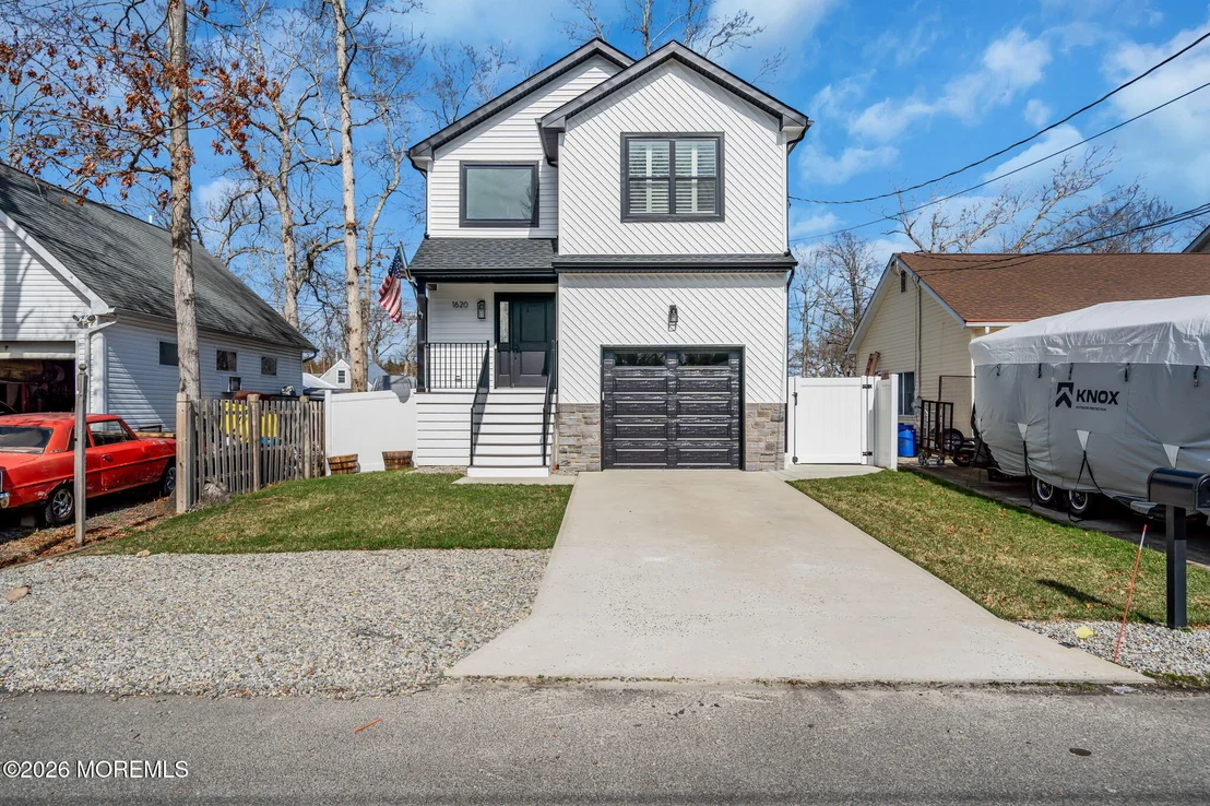 Photo of 1620 Ewart Road