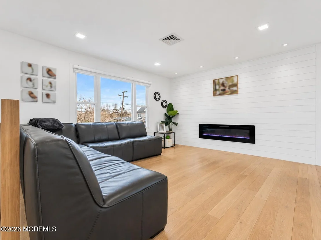 Photo of 19 Beacon Street