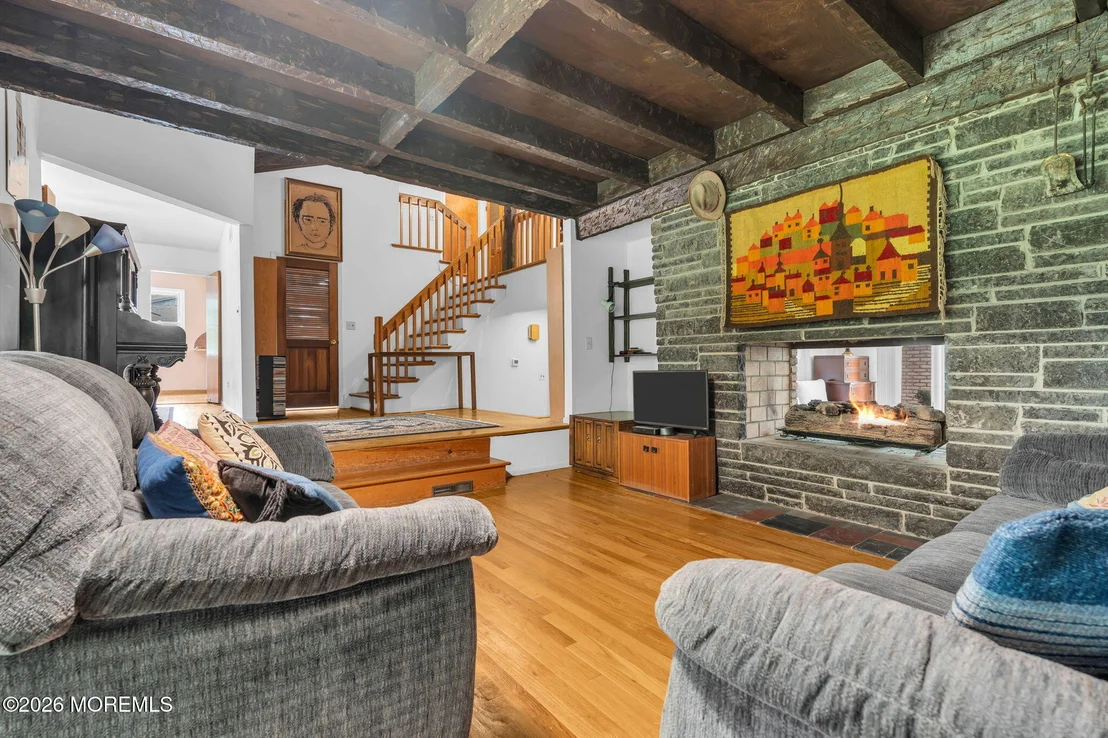 Photo of 343 River Road
