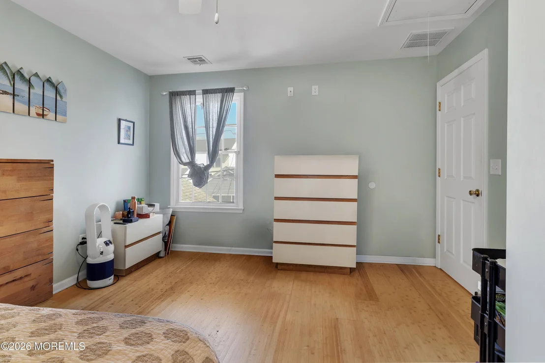 Photo of 46 W Rutherford Lane