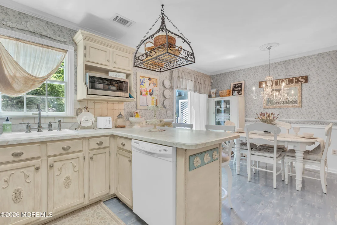 Photo of 901 Roundtree Drive