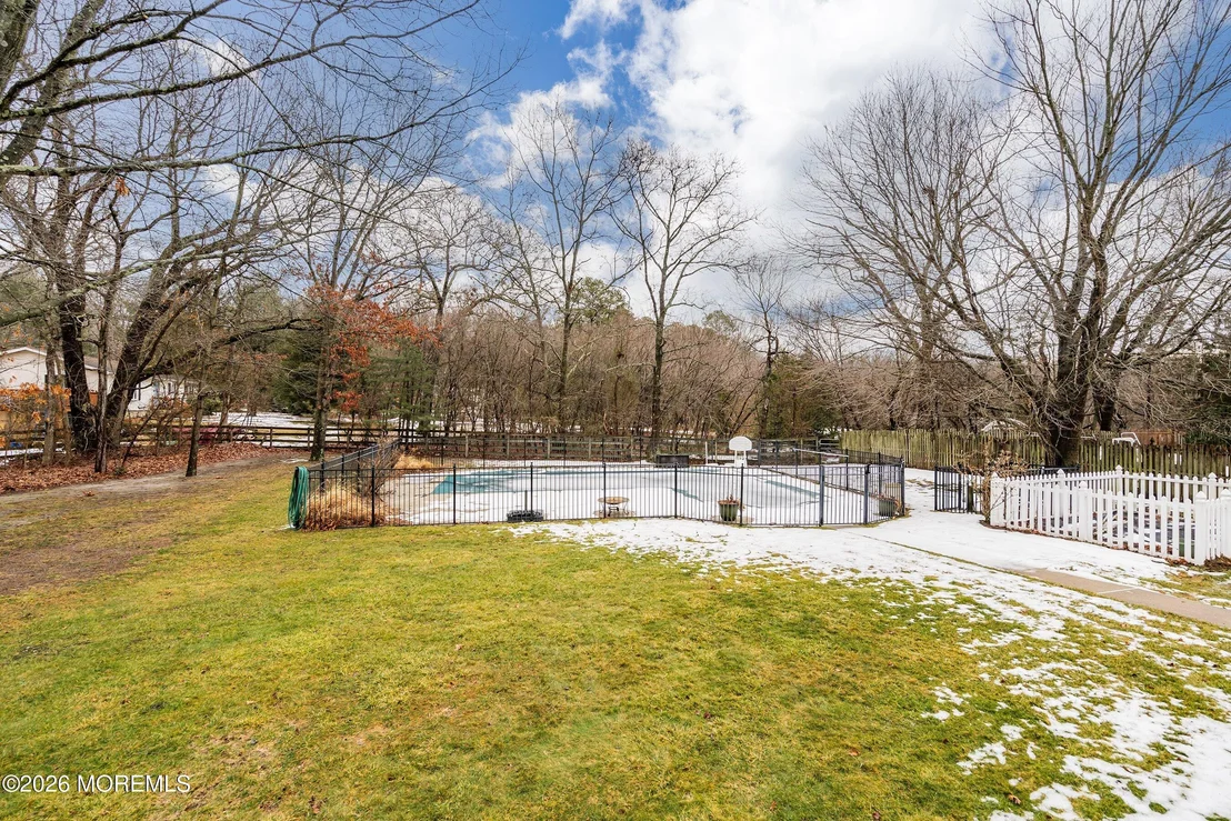 Photo of 433 Meadowood Road