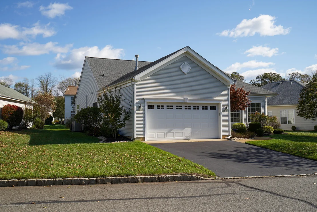 Photo of 2570 Collier Road