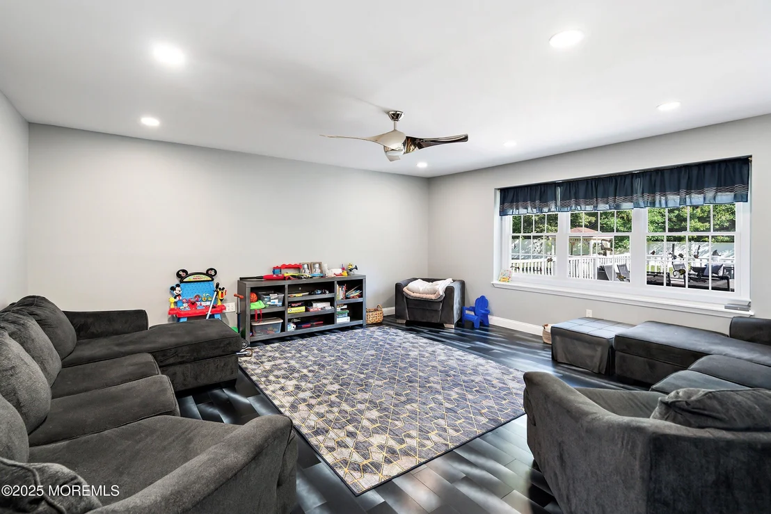 Photo of 657 Rodrigues Lane