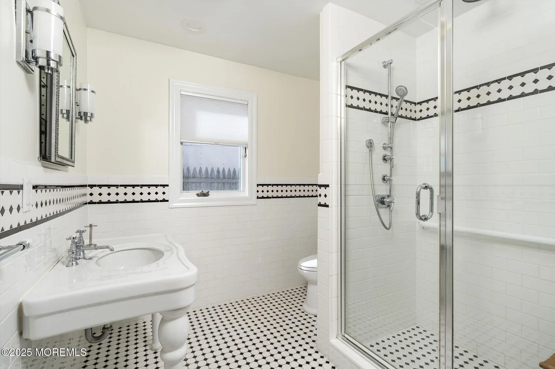 Photo of 673 Bayview Drive