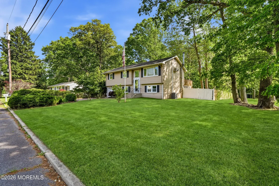 Photo of 16 Crest Road