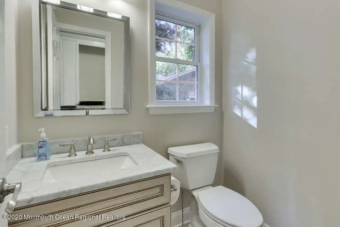 Photo of 2567 River Road