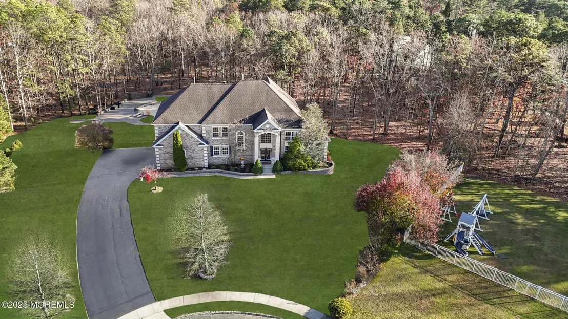Photo of 2 Woods Edge Drive