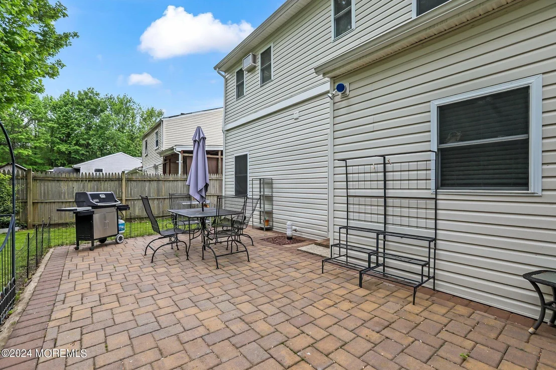 Photo of 785 Lakeshore Drive