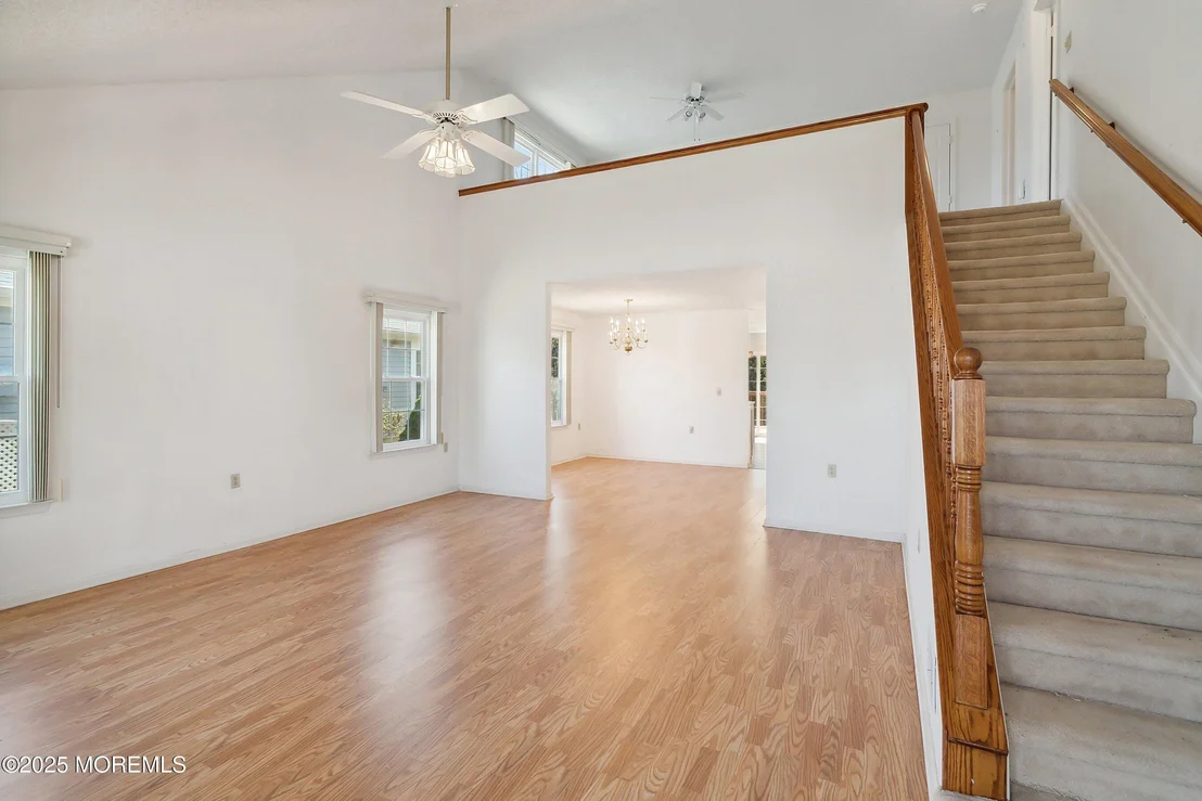 Photo of 32 Pine Oak Boulevard