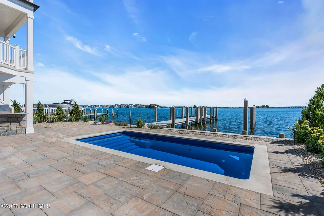Photo of 153 Pershing Boulevard