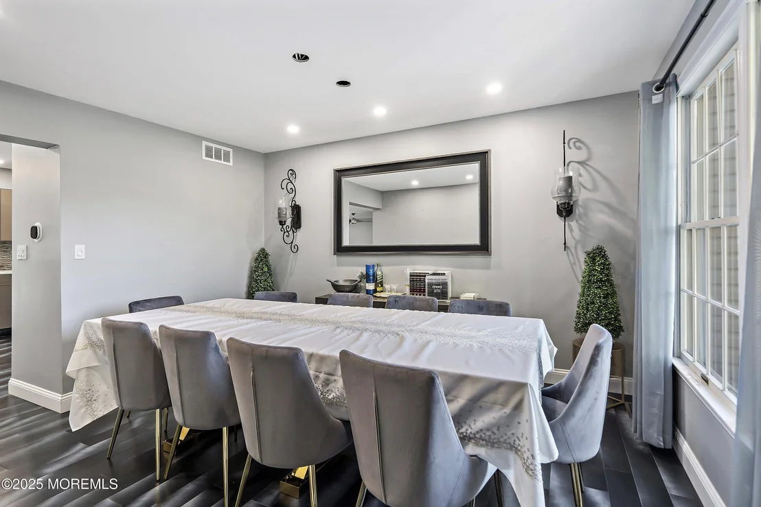 Photo of 657 Rodrigues Lane