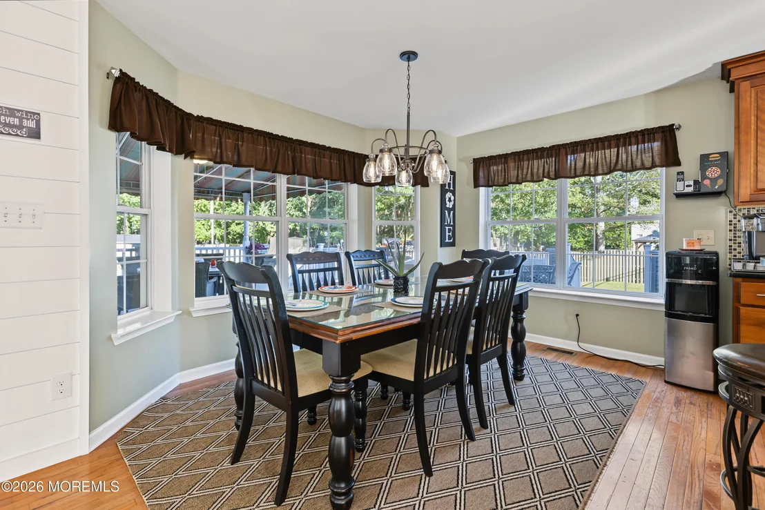 Photo of 611 Winterberry Boulevard