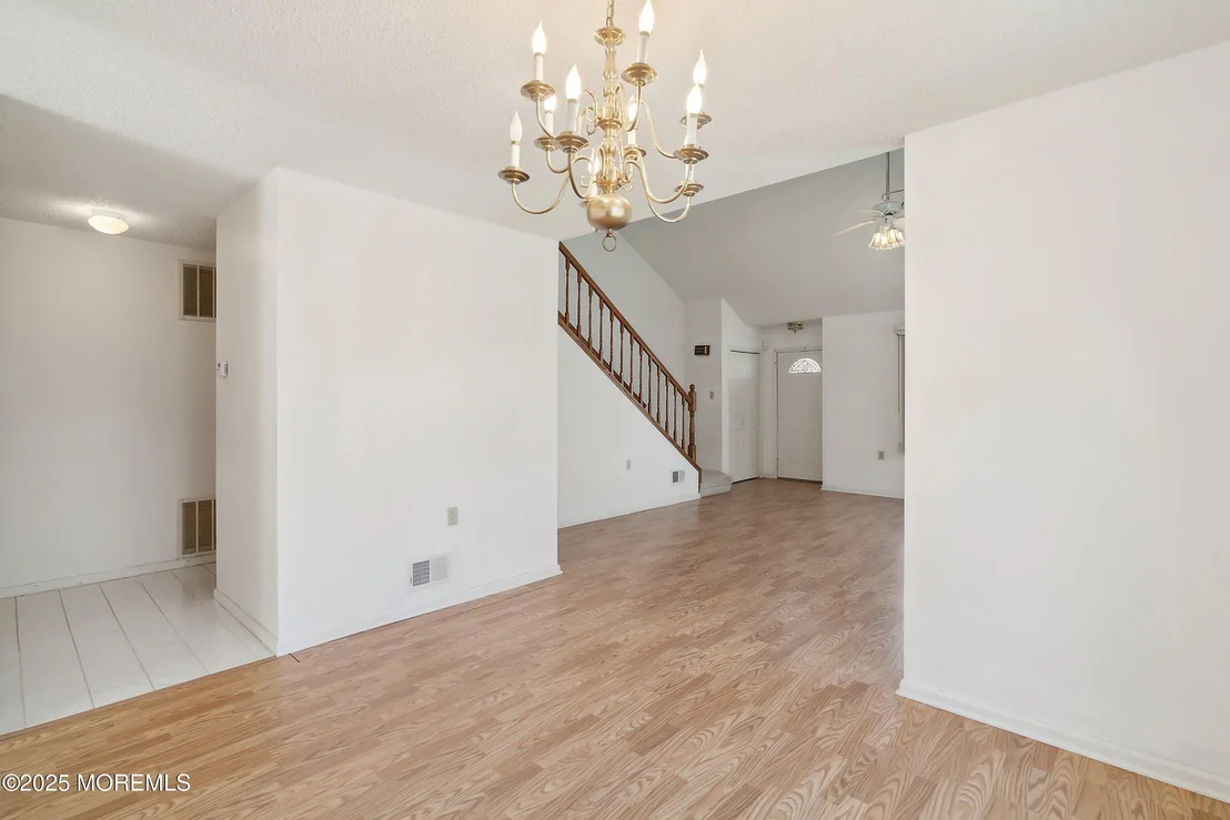 Photo of 32 Pine Oak Boulevard