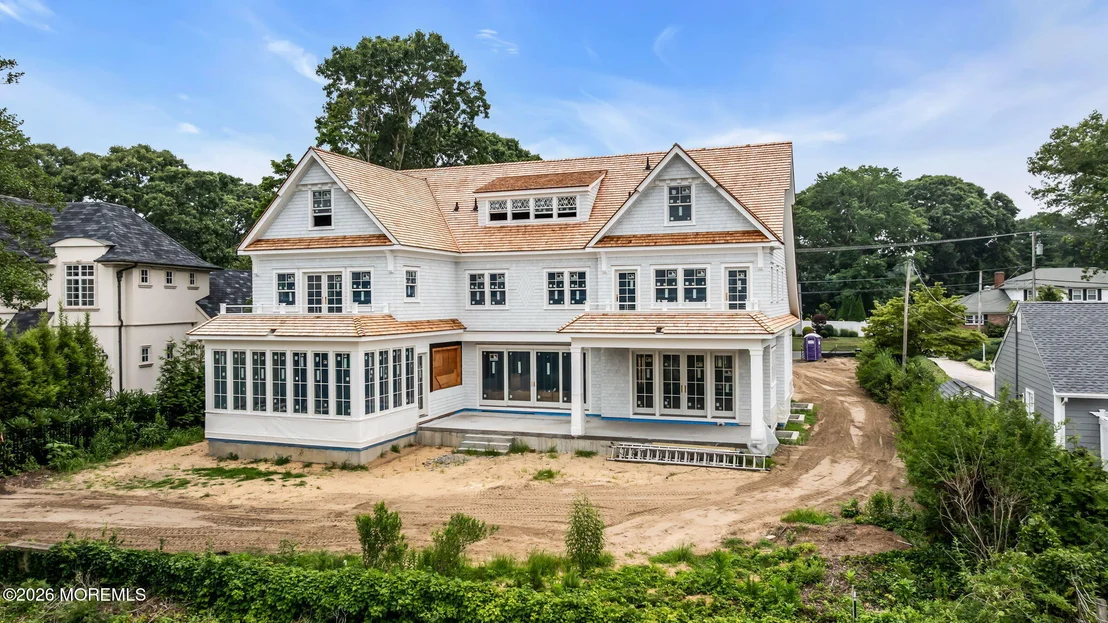 Photo of 2639 River Road