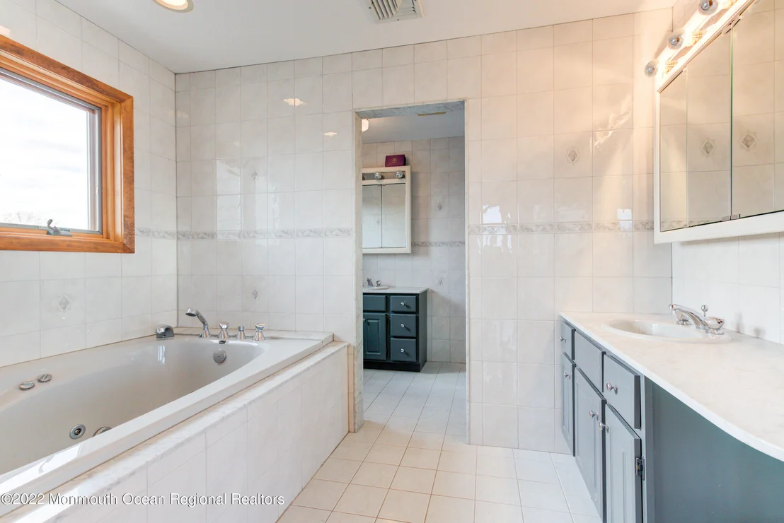 Photo of 1009 Plimsoll Pt