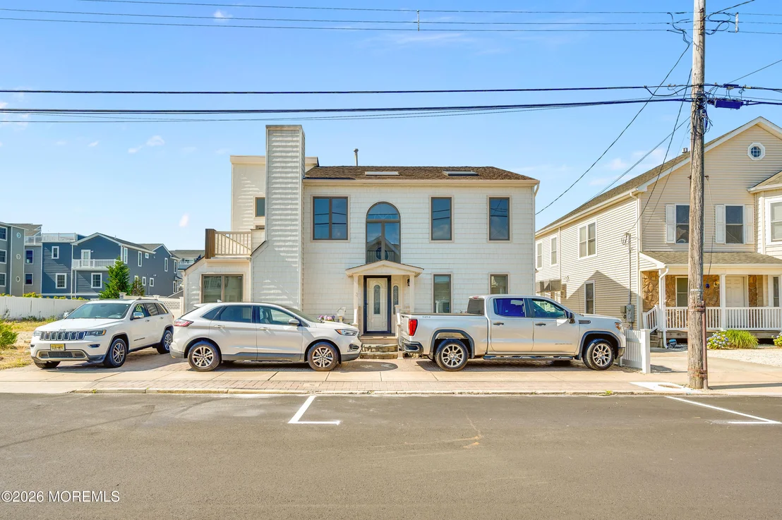 Photo of 3 7th Avenue