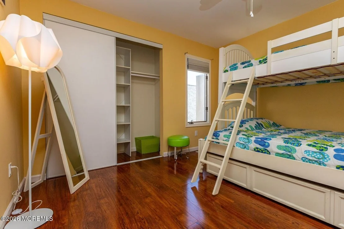 Photo of Unit 5 at 1102 Boulevard