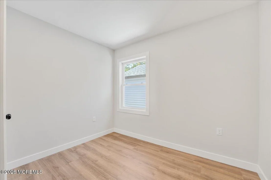 Photo of 39 Point O Woods Drive