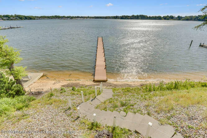 Photo of 2567 River Road