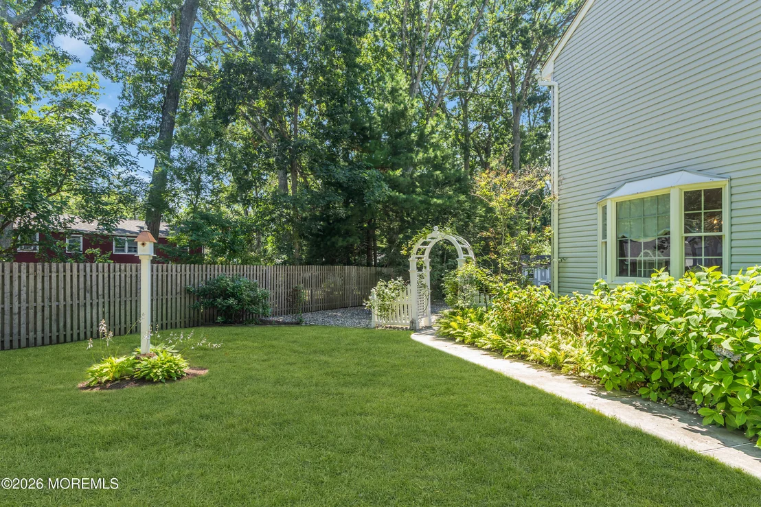 Photo of 901 Roundtree Drive