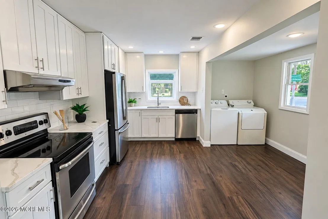 Photo of 856 E Concourse