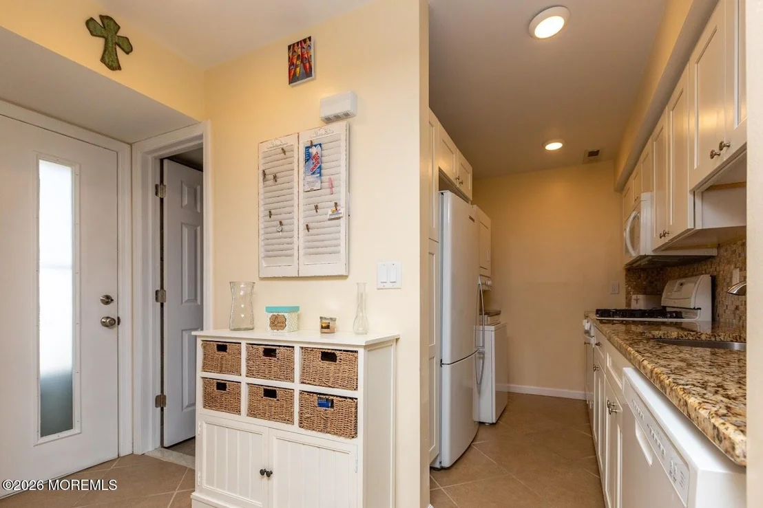 Photo of Unit 5 at 1102 Boulevard