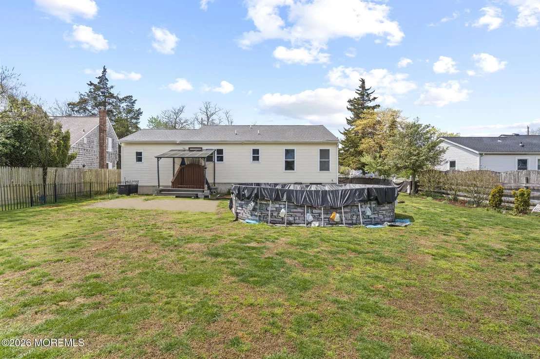 Photo of 389 Bay Avenue