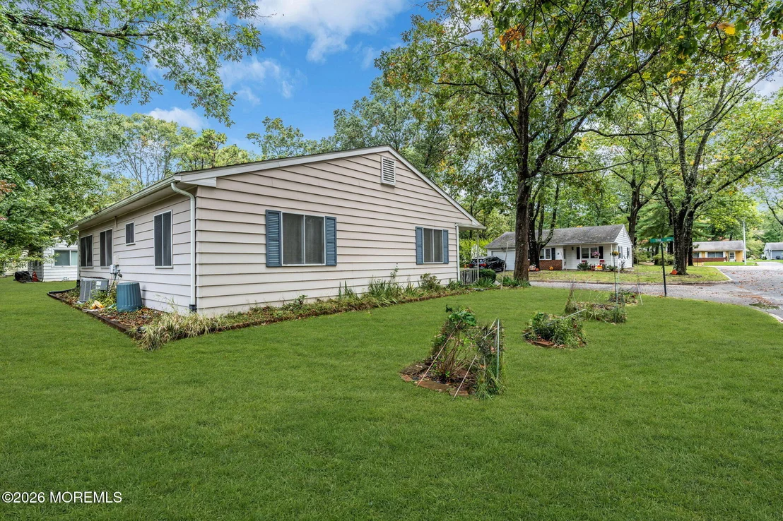 Photo of 14 Iowa Drive