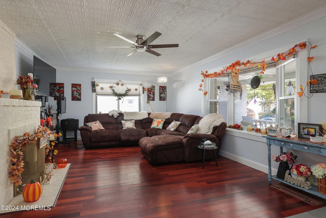 Photo of 276 Main Street