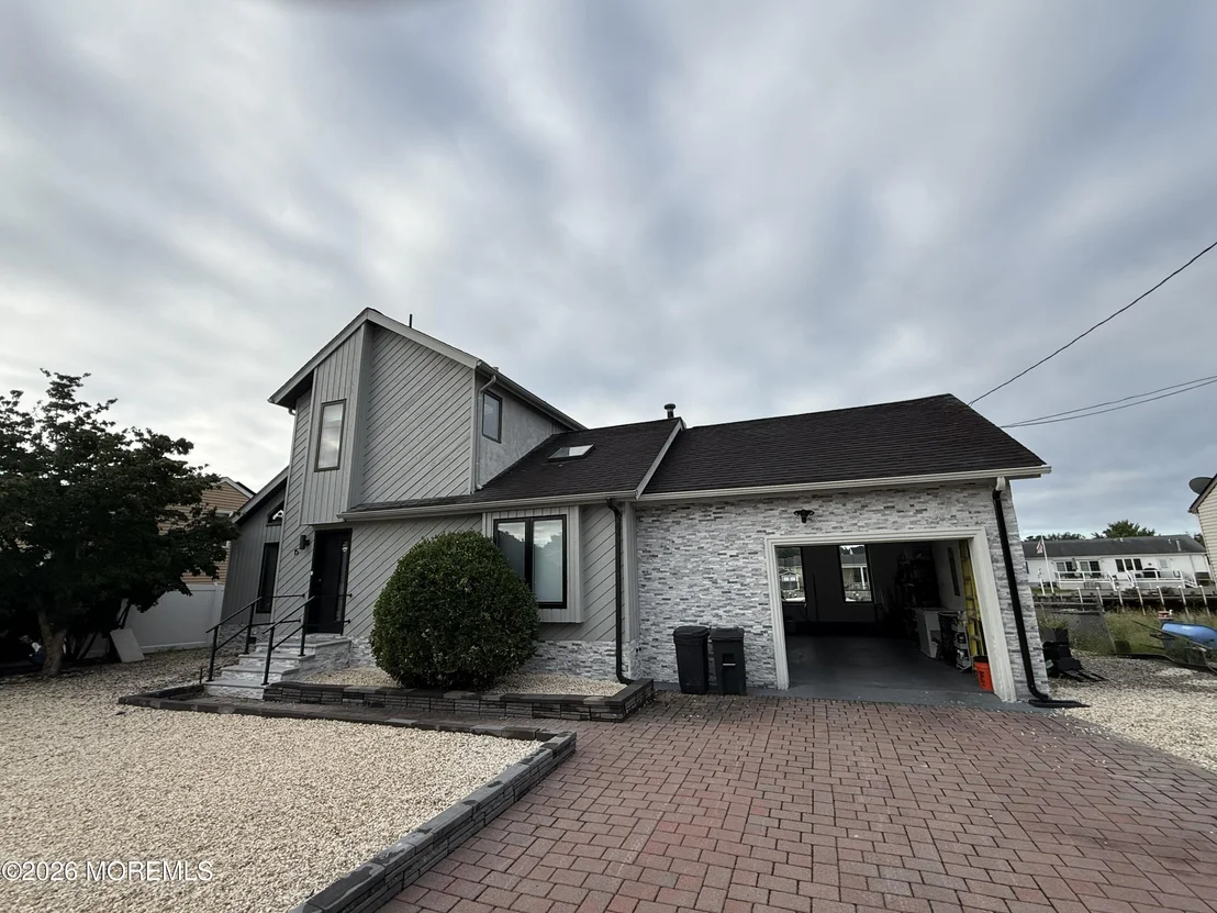 Photo of 15 Parkers Point Boulevard