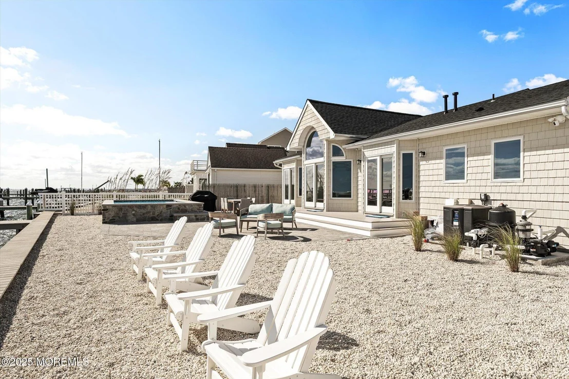 Photo of 673 Bayview Drive