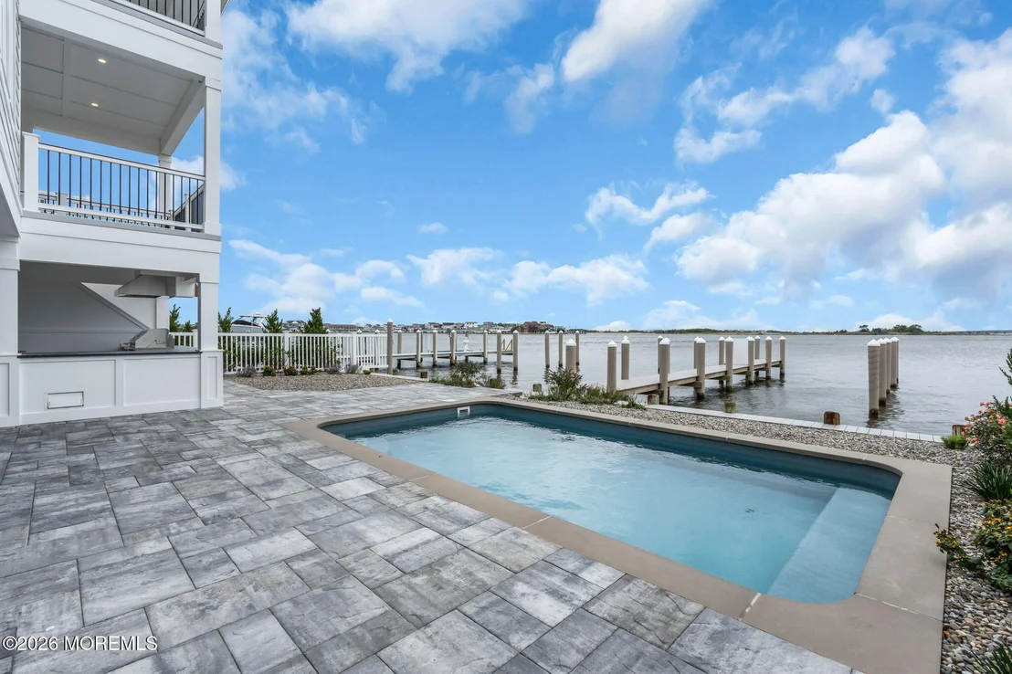 Photo of 151 Pershing Boulevard