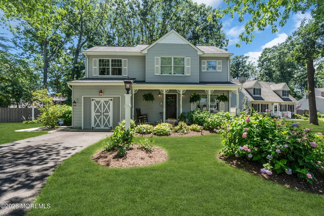 Photo of 901 Roundtree Drive