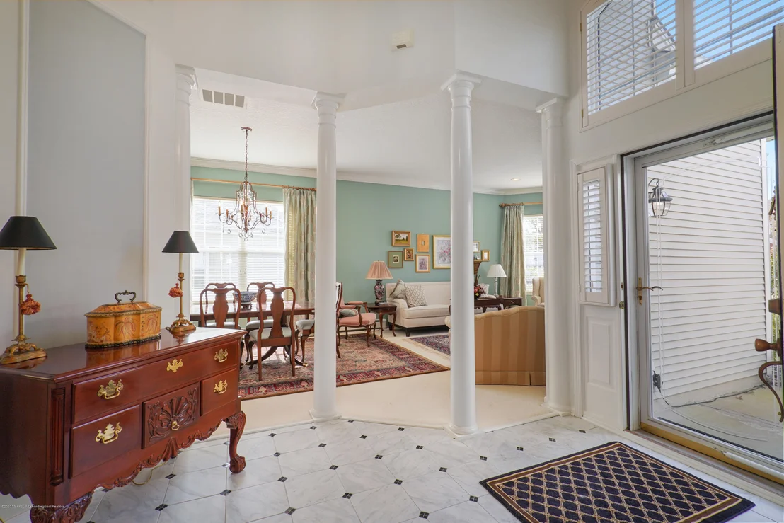 Photo of 2570 Collier Road