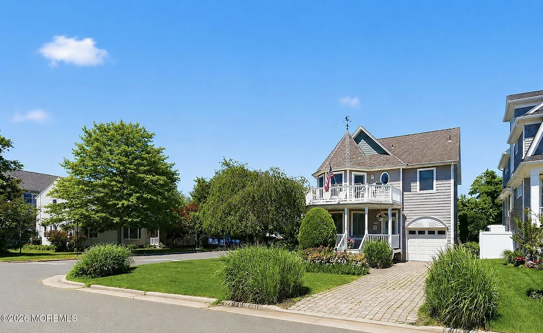 Photo of 384 Pine Avenue