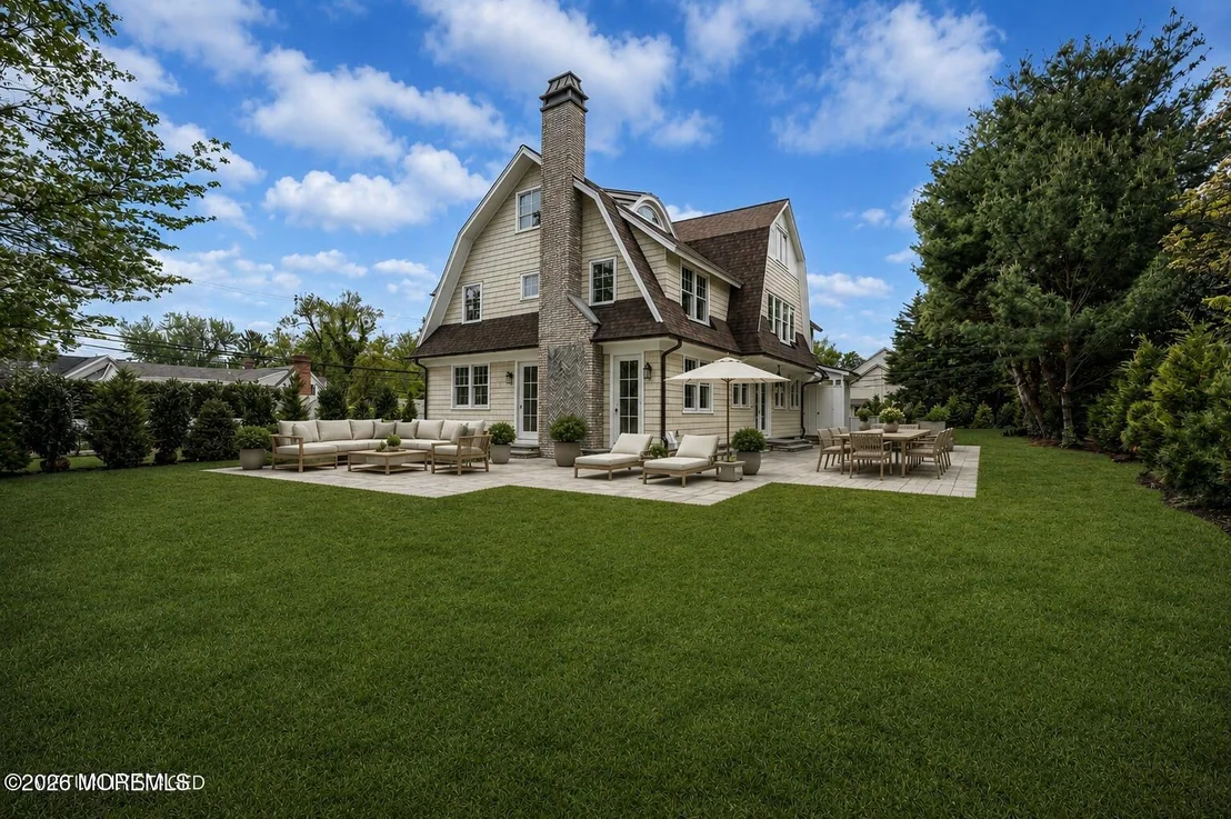 Photo of 907 Riverview Drive